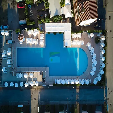 Apartment In A With Pool In Rosolina