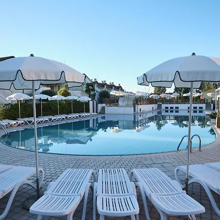 In A With Pool In Rosolina *