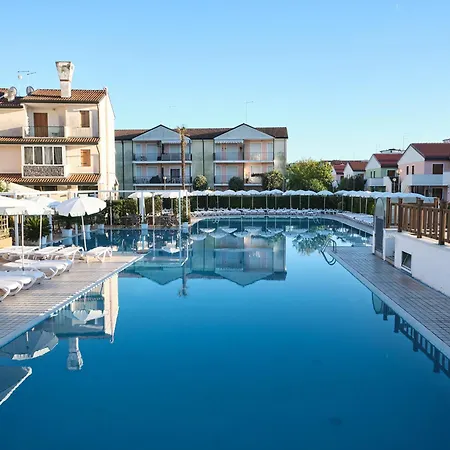 Apartment In A With Pool In Rosolina