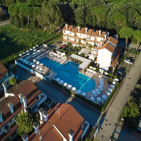 In A With Pool In Rosolina Apartment *