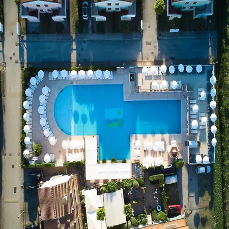 In A With Pool In Rosolina Apartment