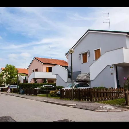 Apartment In A With Pool In Rosolina