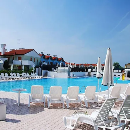 Apartment In A With Pool In Rosolina